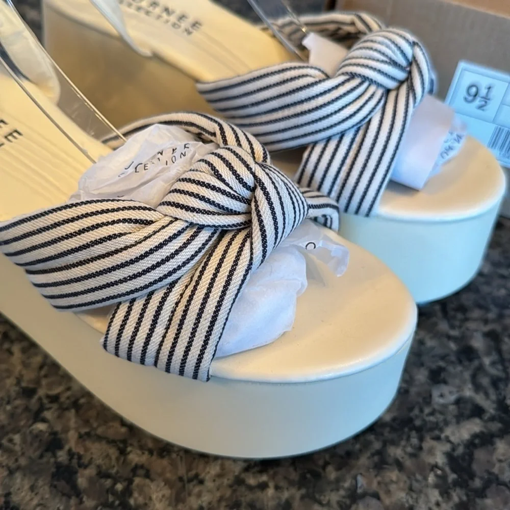 Journee collection Lailee navy Platform sandal NIB 8.5